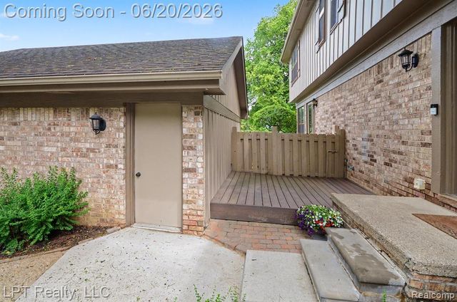 829 Langdon Court, Rochester Hills, MI 48307