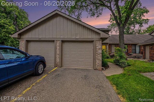 829 Langdon Court, Rochester Hills, MI 48307
