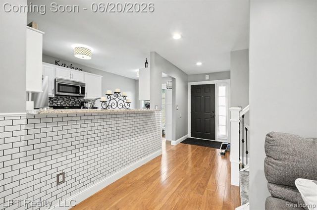 829 Langdon Court, Rochester Hills, MI 48307