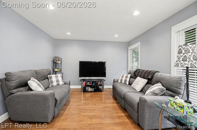 829 Langdon Court, Rochester Hills, MI 48307