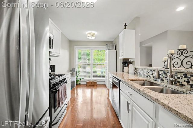 829 Langdon Court, Rochester Hills, MI 48307