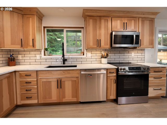 2540 W 22ND Ave, Eugene, OR 97405