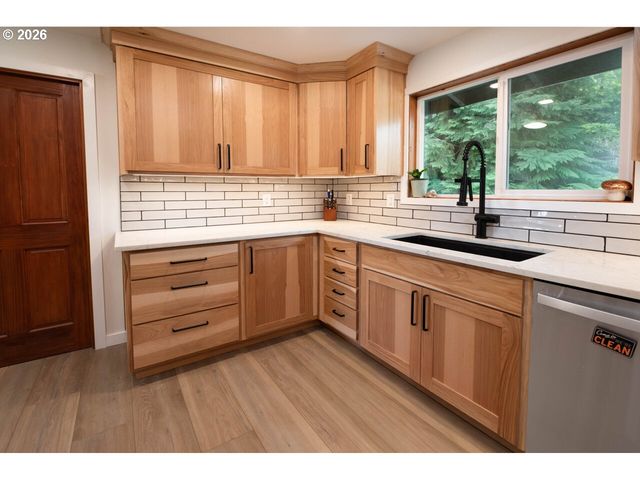 2540 W 22ND Ave, Eugene, OR 97405