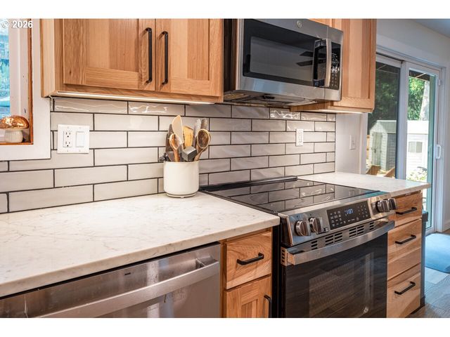 2540 W 22ND Ave, Eugene, OR 97405