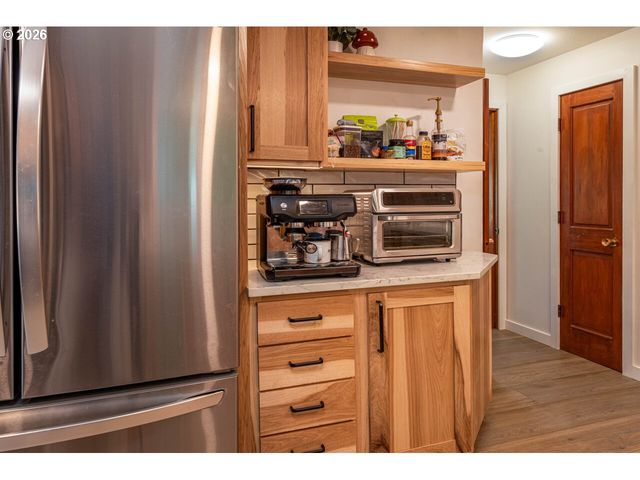 2540 W 22ND Ave, Eugene, OR 97405