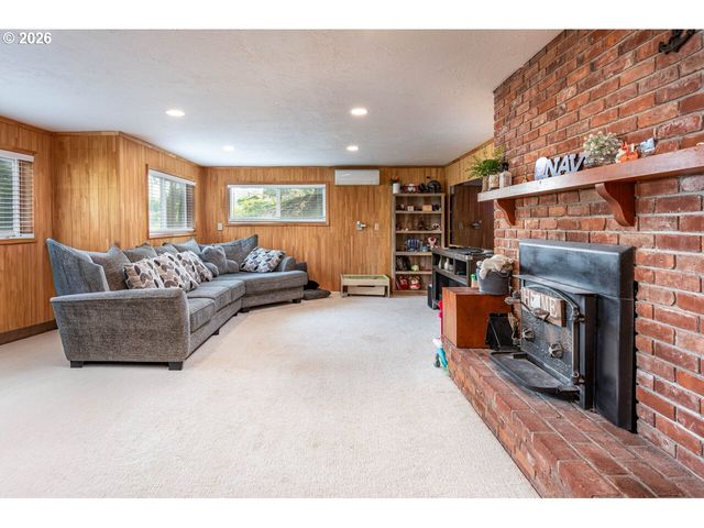 2540 W 22ND Ave, Eugene, OR 97405