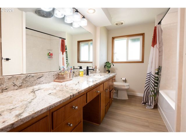 2540 W 22ND Ave, Eugene, OR 97405