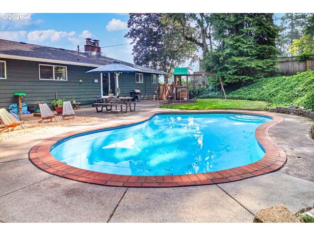 2540 W 22ND Ave, Eugene, OR 97405