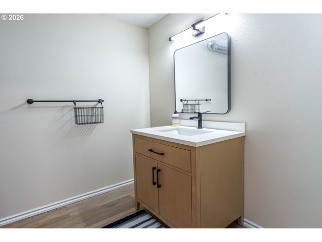 2540 W 22ND Ave, Eugene, OR 97405