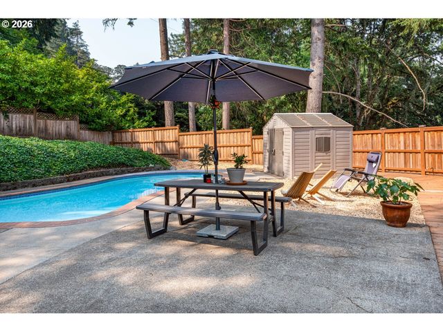 2540 W 22ND Ave, Eugene, OR 97405