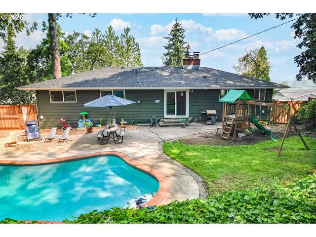 2540 W 22ND Ave, Eugene, OR 97405