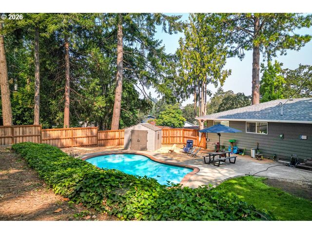 2540 W 22ND Ave, Eugene, OR 97405