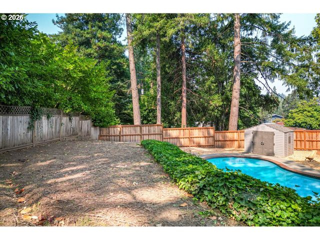 2540 W 22ND Ave, Eugene, OR 97405