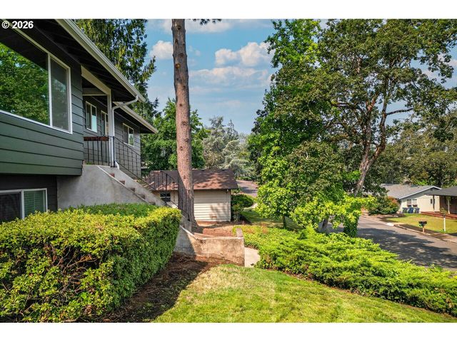 2540 W 22ND Ave, Eugene, OR 97405
