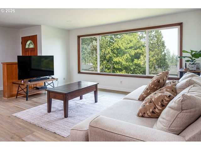 2540 W 22ND Ave, Eugene, OR 97405