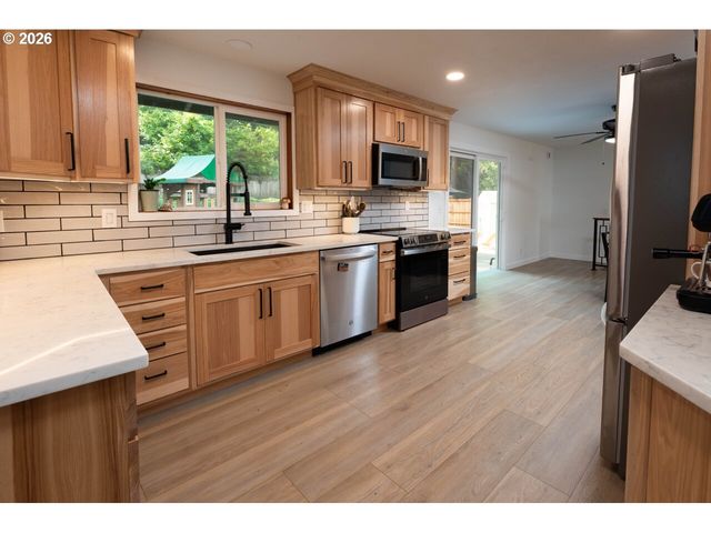 2540 W 22ND Ave, Eugene, OR 97405