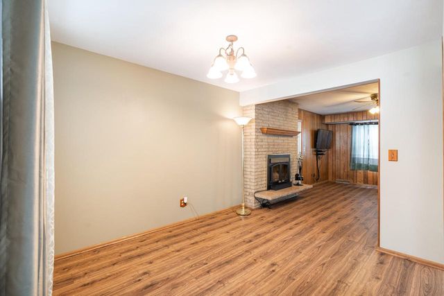 W136N8741 Esquire ROAD, Menomonee Falls, WI 53051