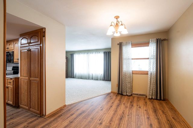 W136N8741 Esquire ROAD, Menomonee Falls, WI 53051