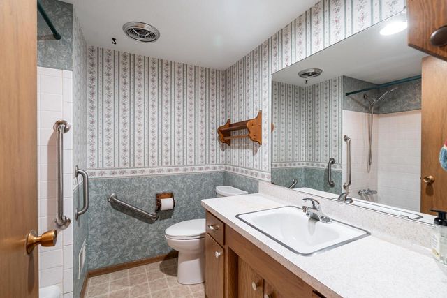 W136N8741 Esquire ROAD, Menomonee Falls, WI 53051