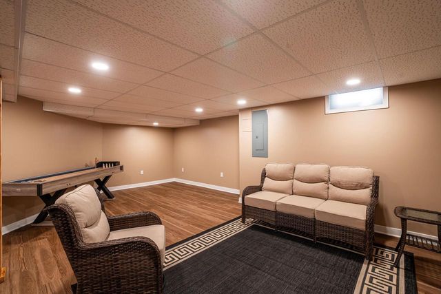 W136N8741 Esquire ROAD, Menomonee Falls, WI 53051