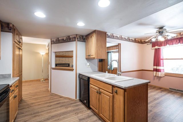 W136N8741 Esquire ROAD, Menomonee Falls, WI 53051