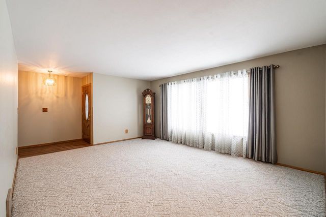 W136N8741 Esquire ROAD, Menomonee Falls, WI 53051