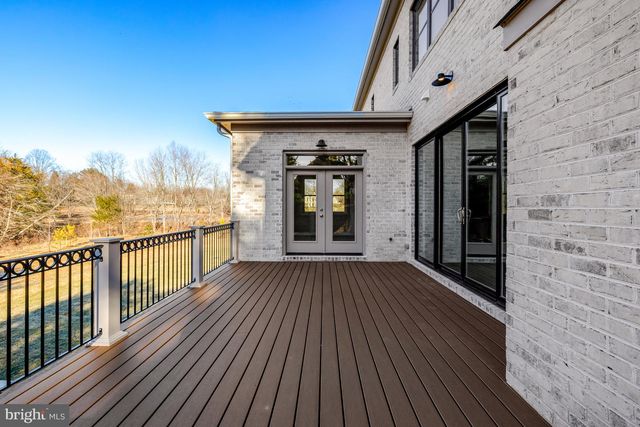 1002 SPRINGVALE RD, Great Falls, VA 22066