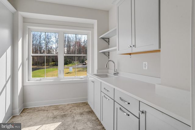 1002 SPRINGVALE RD, Great Falls, VA 22066