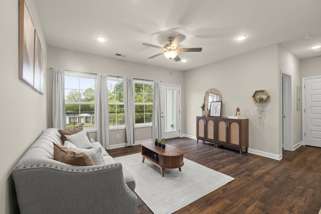 7487 Highway 70 S Apt 301, Nashville, TN 37221
