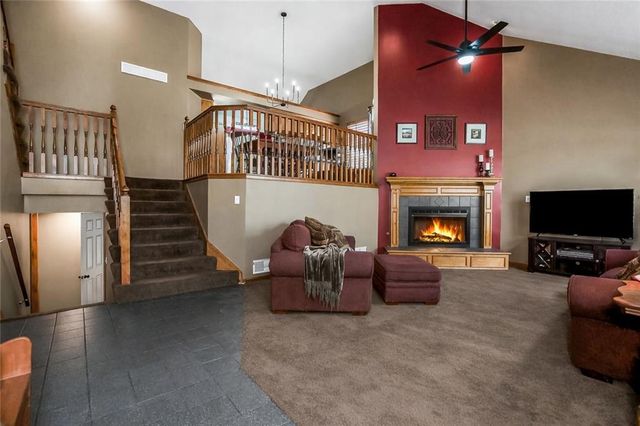 305 NE Fiddlewood Avenue, Lee's Summit, MO 64086