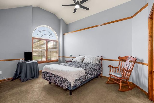 305 NE Fiddlewood Avenue, Lee's Summit, MO 64086