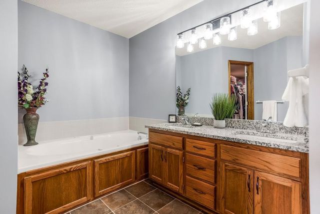 305 NE Fiddlewood Avenue, Lee's Summit, MO 64086