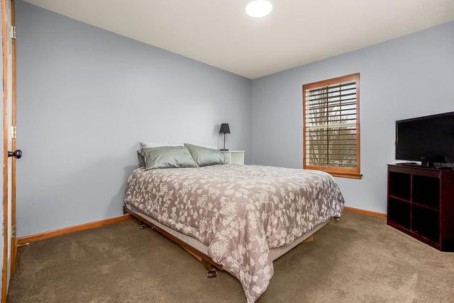 305 NE Fiddlewood Avenue, Lee's Summit, MO 64086