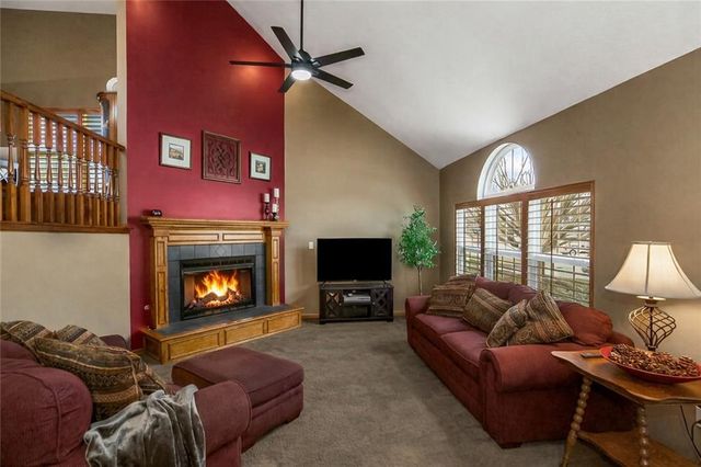 305 NE Fiddlewood Avenue, Lee's Summit, MO 64086