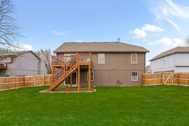 305 NE Fiddlewood Avenue, Lee's Summit, MO 64086