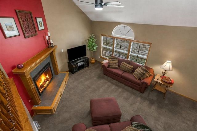 305 NE Fiddlewood Avenue, Lee's Summit, MO 64086