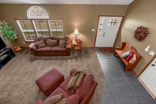 305 NE Fiddlewood Avenue, Lee's Summit, MO 64086