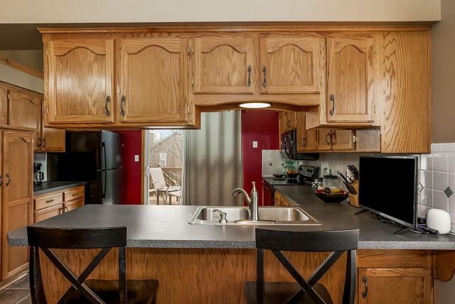 305 NE Fiddlewood Avenue, Lee's Summit, MO 64086