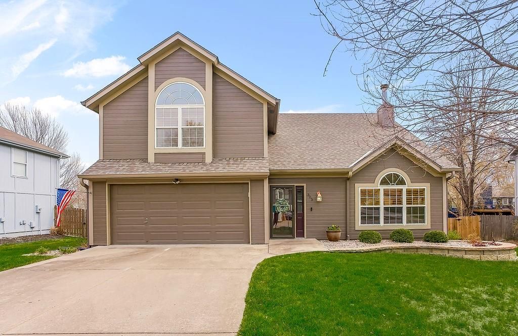 305 NE Fiddlewood Avenue, Lee's Summit, MO 64086