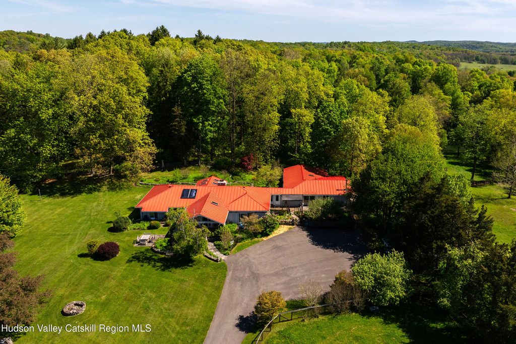 52 Pells Road, Rhinebeck, NY 12572