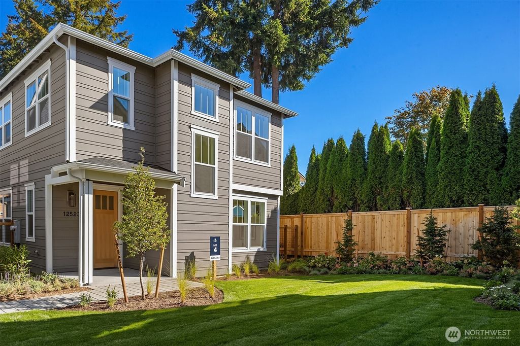 12523 NE 94th Street, Kirkland, WA 98033