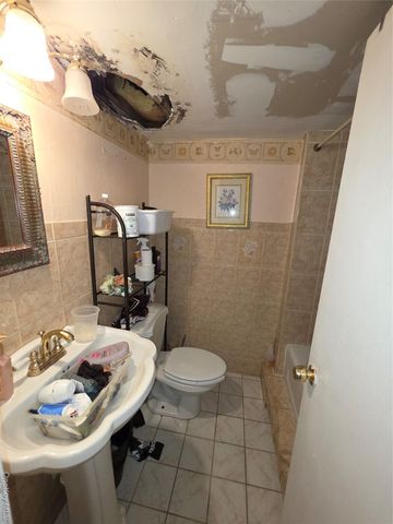 153 Cocoanut Street, Brentwood, NY 11717