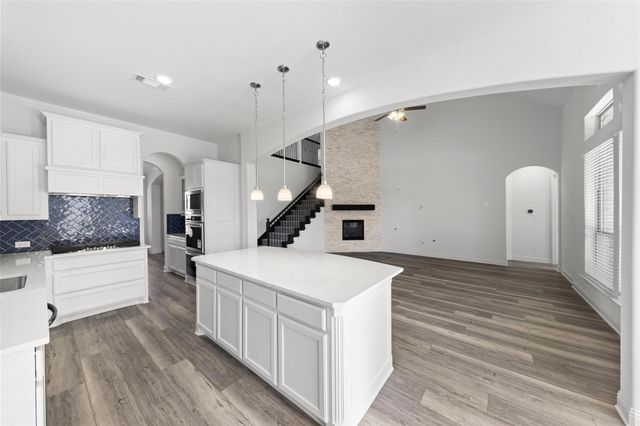 2406 Colonial Lane, Midlothian, TX 76065