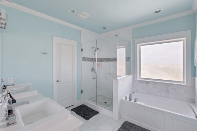 2396 Sand Drift Lane, Crystal Beach, TX 77650