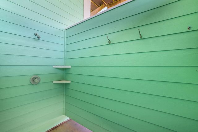 2396 Sand Drift Lane, Crystal Beach, TX 77650