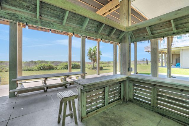 2396 Sand Drift Lane, Crystal Beach, TX 77650