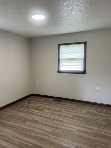 500 Prosser Rd, Lawrenceburg, TN 38464