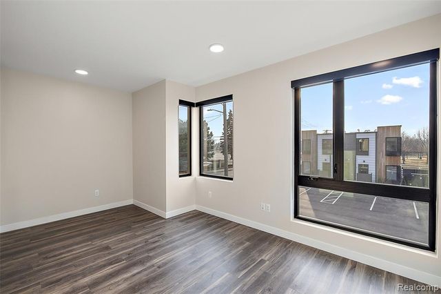 7631 E Lafayette 16, Detroit, MI 48214