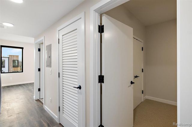 7631 E Lafayette 16, Detroit, MI 48214