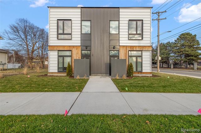 7631 E Lafayette 16, Detroit, MI 48214